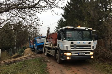 Konténer szállító teherautó